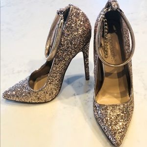 Gorgeous Gold Pumps! ✨